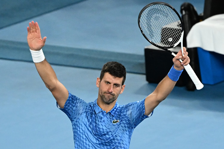 Tennis star Djokovic closes in on Alacraz at top of rankings